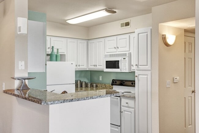 Building Photo - Legends at River Oaks