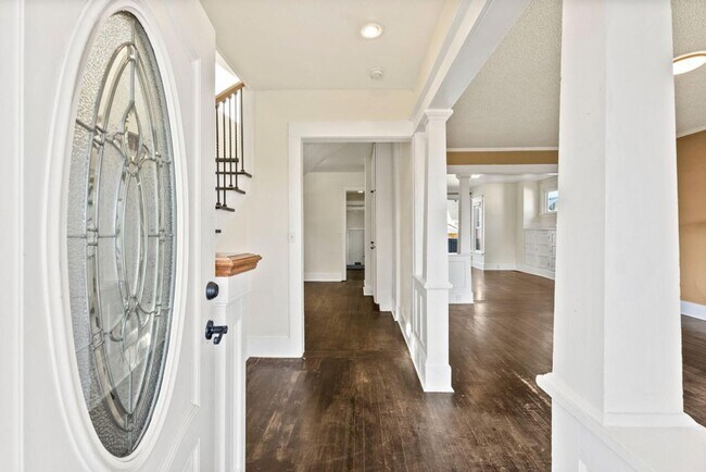 Building Photo - Spacious 3-Bed Tacoma Home w/ Office, A/C,...