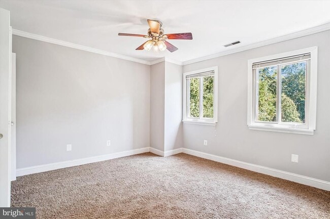 Building Photo - 3809 Hemlock Way
