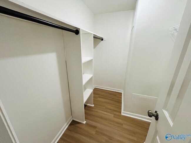 Building Photo - 4422 Bonnell Dr