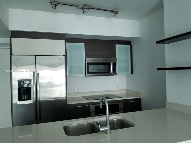 Building Photo - 500 Brickell Ave