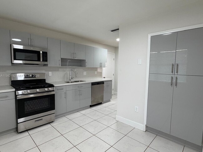 Building Photo - 3720 NW 116th Terrace