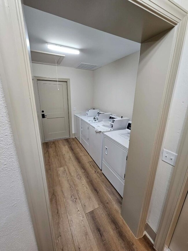 Building Photo - 152 E Orange St