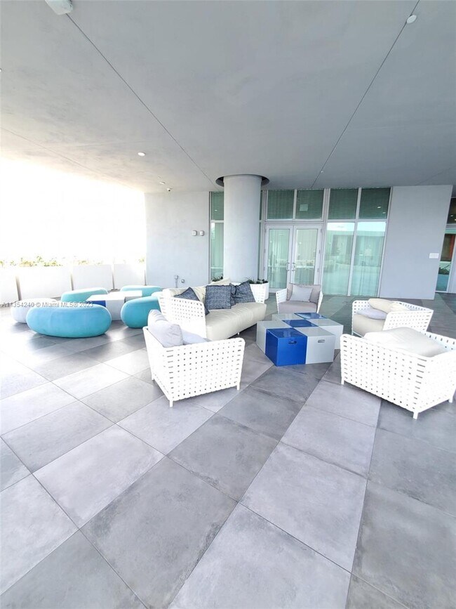 Building Photo - 2000 Metropica Wy