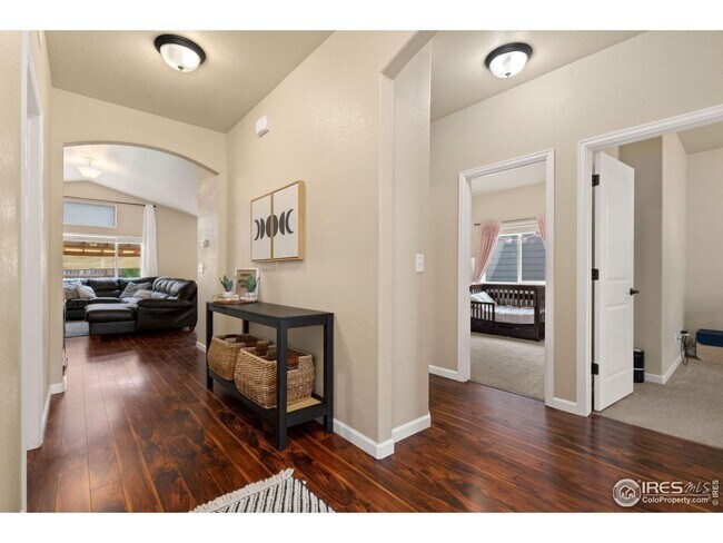 Building Photo - Renovated Milliken Home!