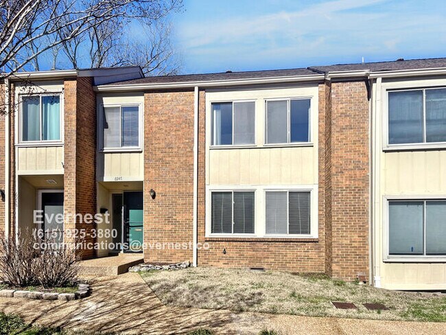 Primary Photo - Lovely 3-Bedroom Townhome with Modern Comf...