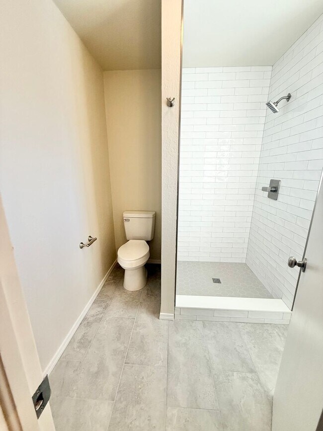 Building Photo - Beautiful Home on Picket for Rent!