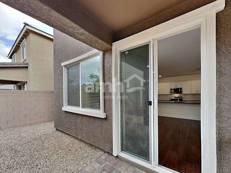 Building Photo - 10180 W Oleta Ave