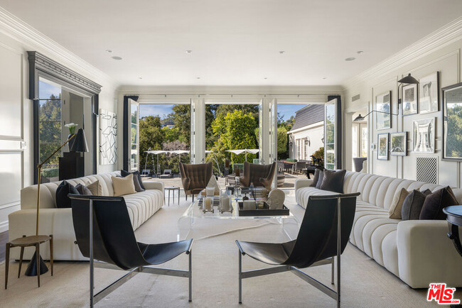 Building Photo - 10847 Bellagio Rd