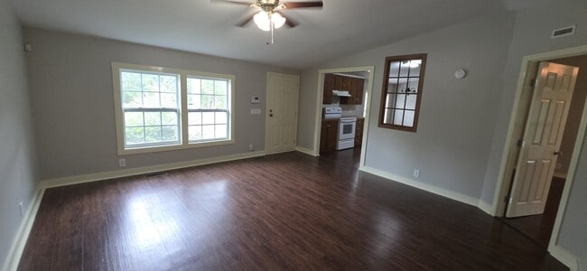 Building Photo - 2989 Enon Springs Rd W