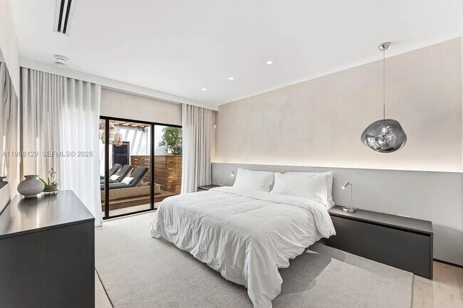 Building Photo - 445 NE 76th St