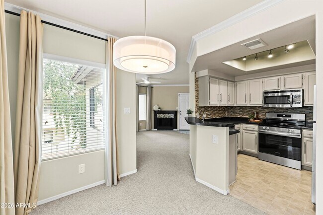 Building Photo - 750 E Northern Ave