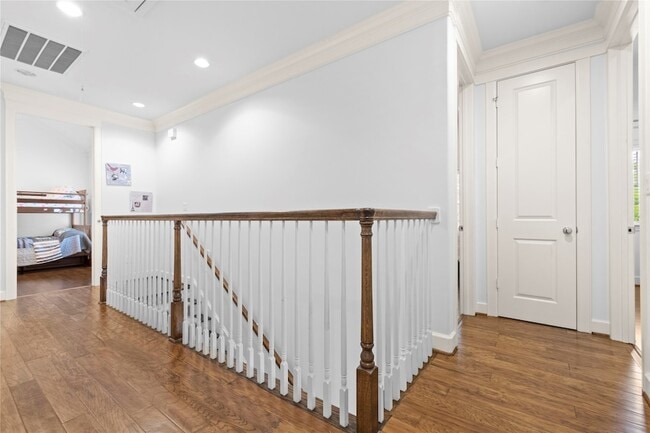 Building Photo - 6404 Community Dr