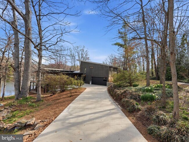 Building Photo - 11216 S Shore Rd