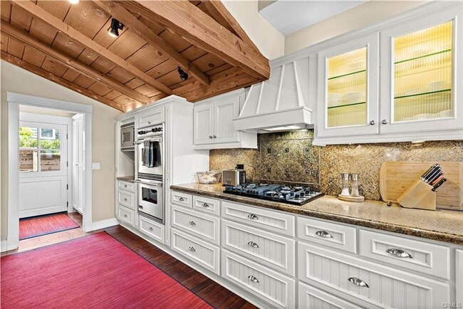 Building Photo - Woods Cove Beach House