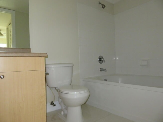 Building Photo - 1103 Villa Cir