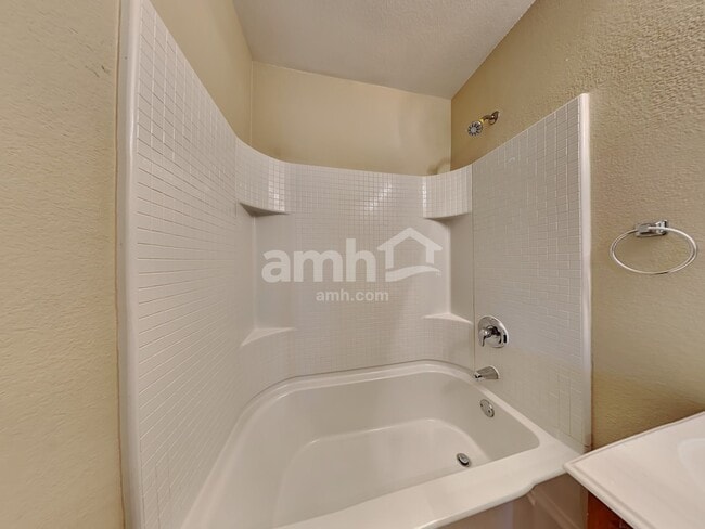 Building Photo - 805 Windflower Dr
