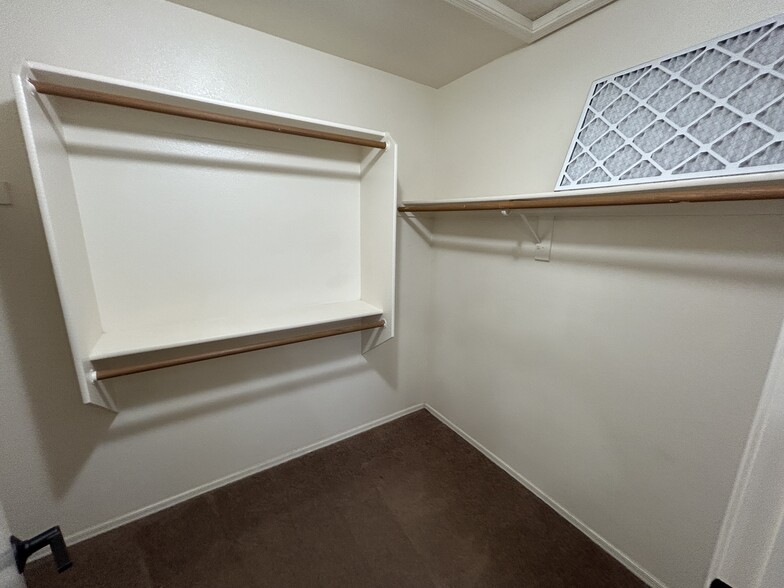 Building Photo - 4132 E Anderson Dr