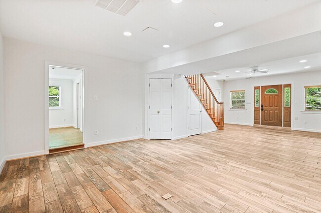 Building Photo - 7712 Dolly Dr