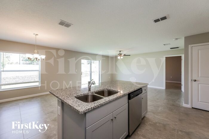 Building Photo - 619 Lindbergh Wy