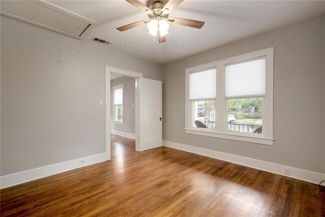 Building Photo - 705 W 35th St