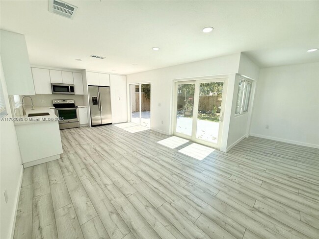 Primary Photo - 12410 SW 203rd St