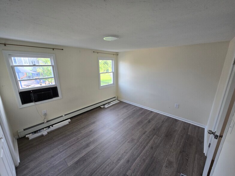 Building Photo - 157 3rd St