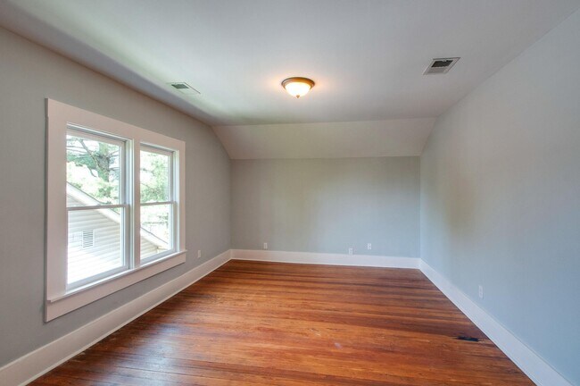 Building Photo - 1306 Douglas Ave