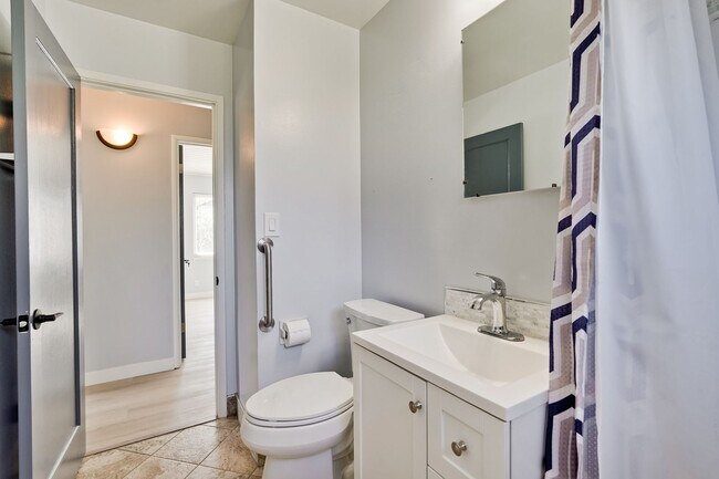 Building Photo - Remodeled 3-bedroom 1 bath