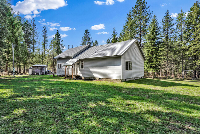 Building Photo - 4987 Spirit Lake Cutoff Rd