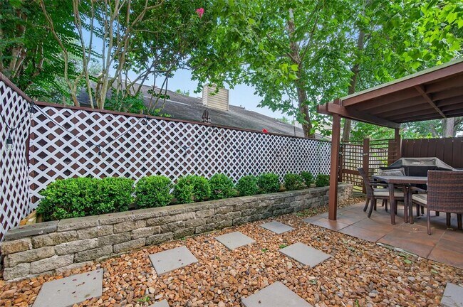Building Photo - 9400 Doliver Dr