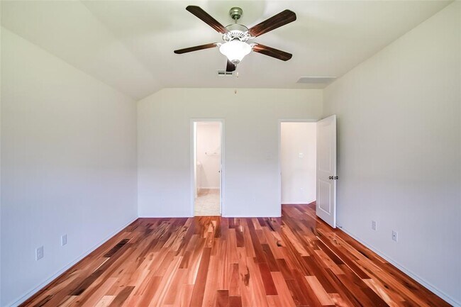 Building Photo - 908 Wolcott Dr
