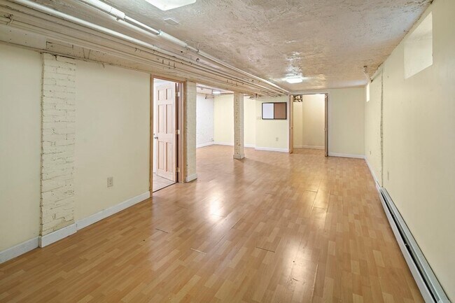 Building Photo - 64 Pleasant St