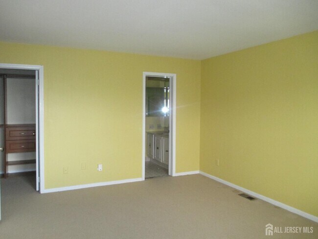 Building Photo - 1406 Woodbridge Commons Way