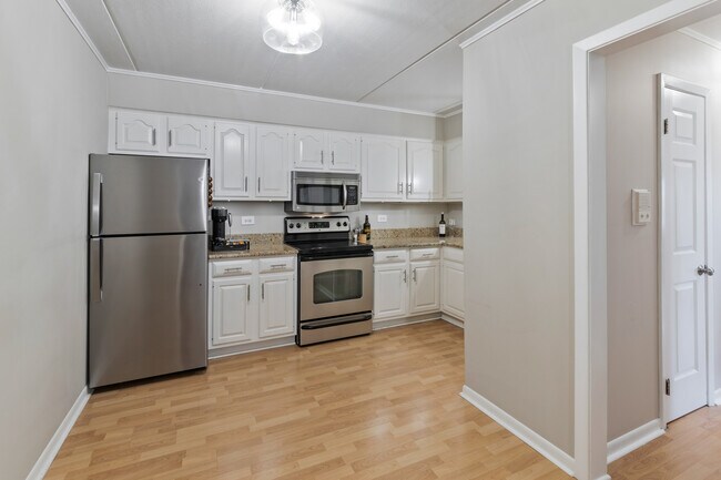 Building Photo - 484 N Addison Ave