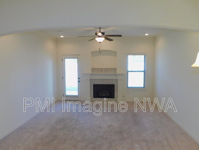 Building Photo - 2632 N Arroyo Ave
