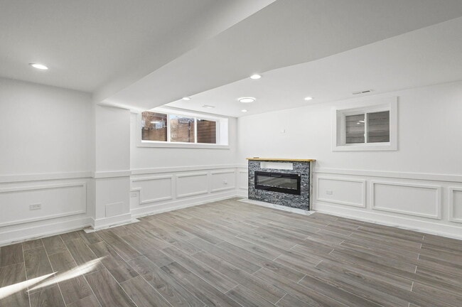 Building Photo - 3934 N Sawyer Ave