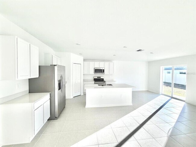 Building Photo - 2122 Chris Dr