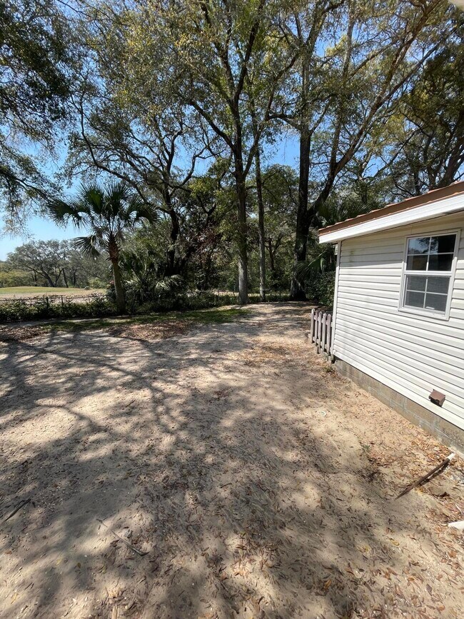 Building Photo - 133 3rd St