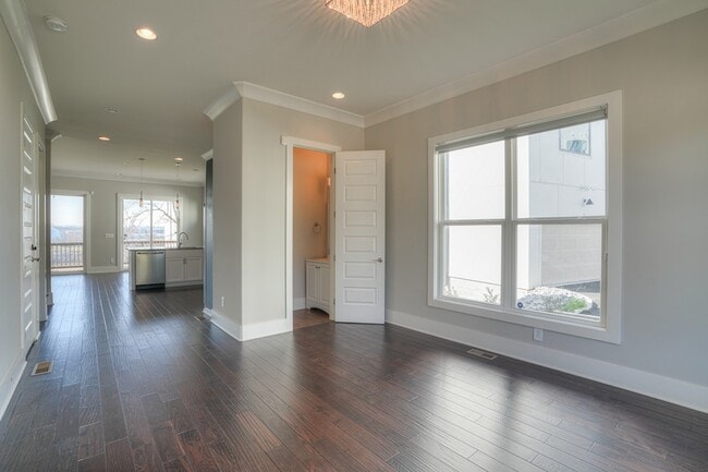 Building Photo - 908 Youngs Ln