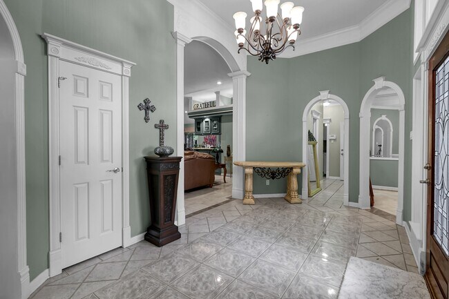 Building Photo - 192 Monterrey Rd W