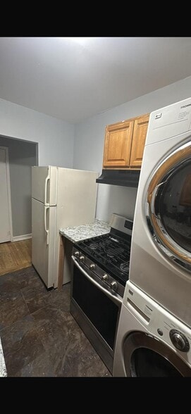 Building Photo - 1200 Woodycrest Ave