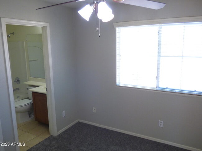 Building Photo - 1927 N 78th Dr