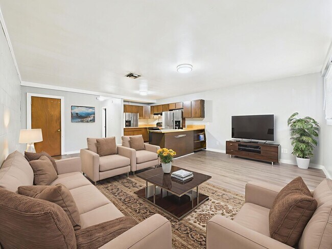 Building Photo - 321 Bellot St