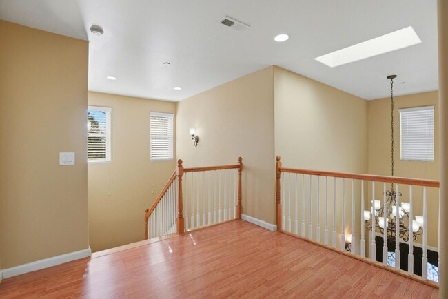 Building Photo - 659 Upton St