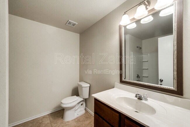 Building Photo - 1309 Hazelnut Dr