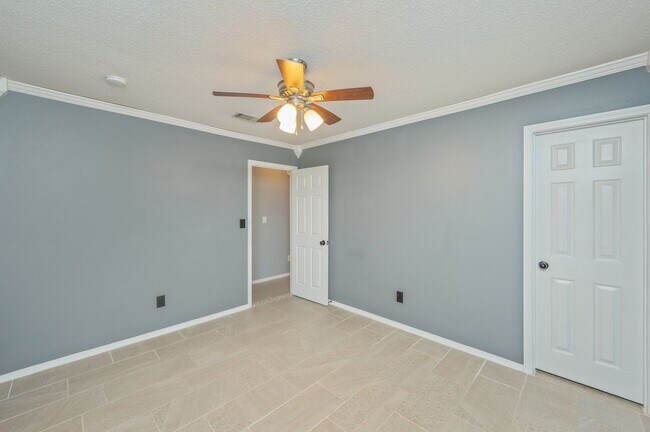 Building Photo - Completely Renovated Home in Niceville!