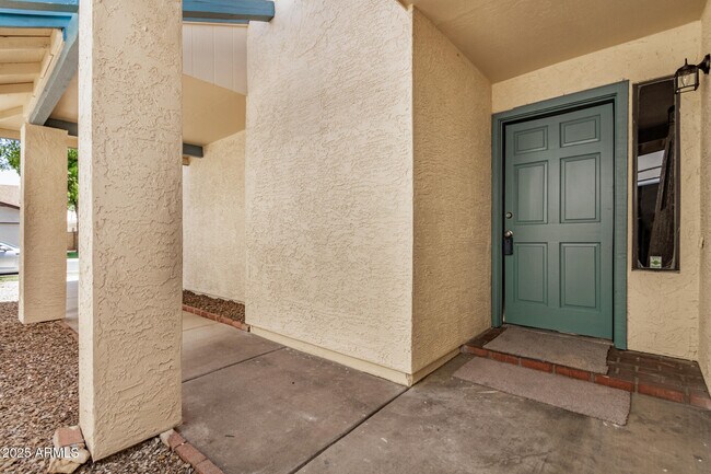 Building Photo - 10023 W Sells Dr