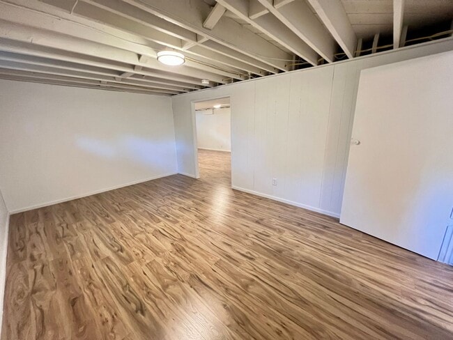 Building Photo - Updated 4 bed 2 bath house!