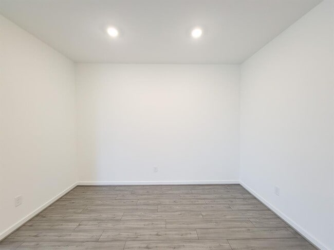 Building Photo - 9742 Rialto Hts Dr